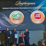 YB Datuk Rais Bin Datuk Wira Yasin Presented the Strategic Partner Award to Green Growth Asia Foundation (GGAF) and Yayasan Sime Darby (YSD) at Anugerah Hijau Melaka (AHM) 2024.