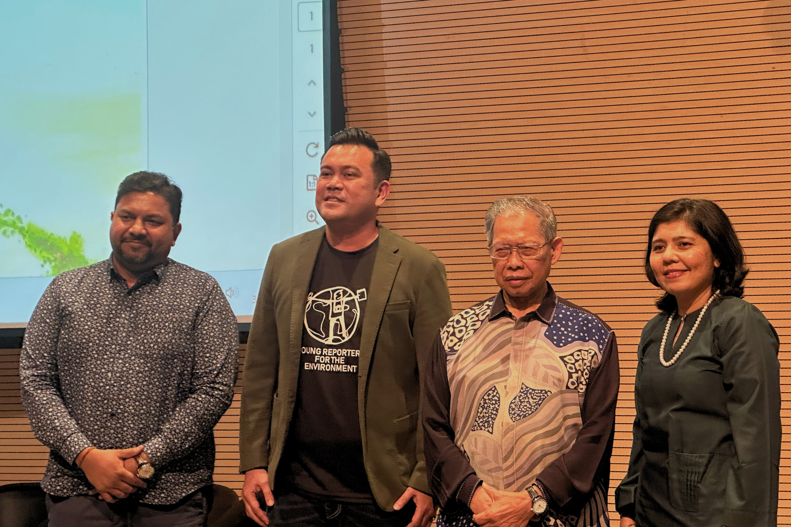 From the left: Dr Balamurugan Ratha Krishnan, Datuk Ir. Ts. Dr. Mahadi Mohamad, Dato' Sri Mustapa bin Mohamed, Associate Professor Dr Izian Idris.